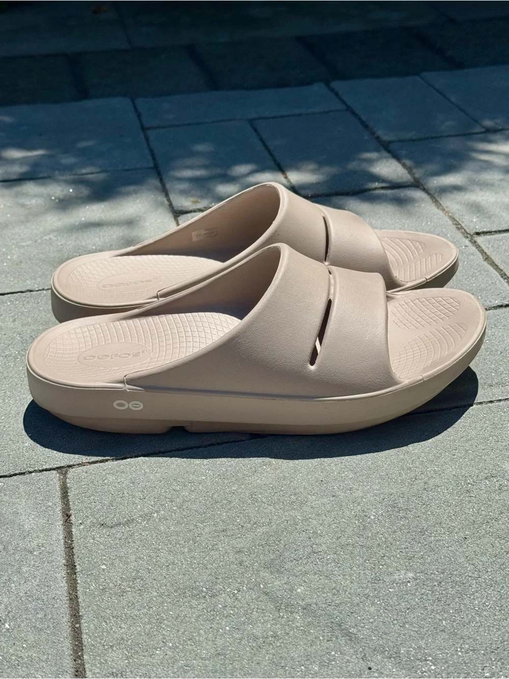 OOFOS OOAHH Men’s/Women’s Taupe Recovery Slides